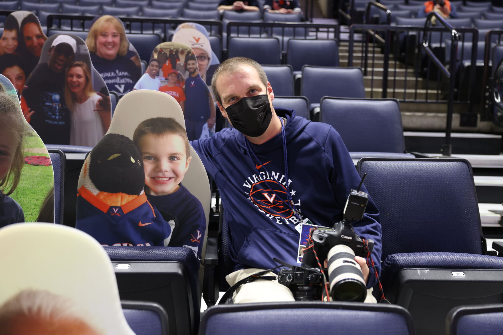 122220-cdp-sports-uva-mbball335.JPG